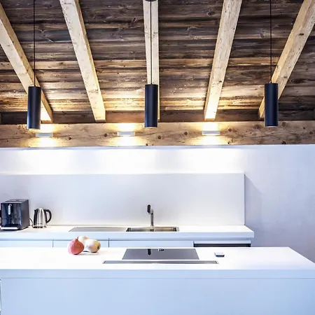 Chalet Black Wood 샬레