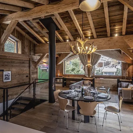 Chalet Black Wood 샬레 샤모니