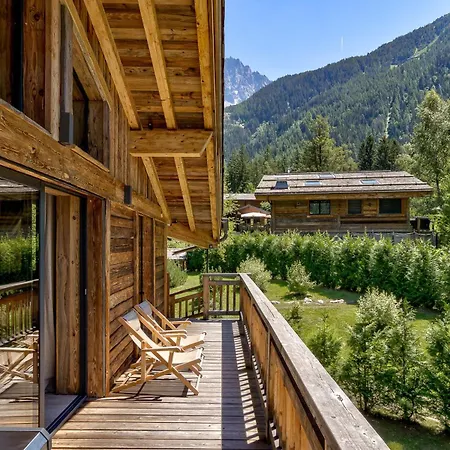 Chalet Black Wood 샬레